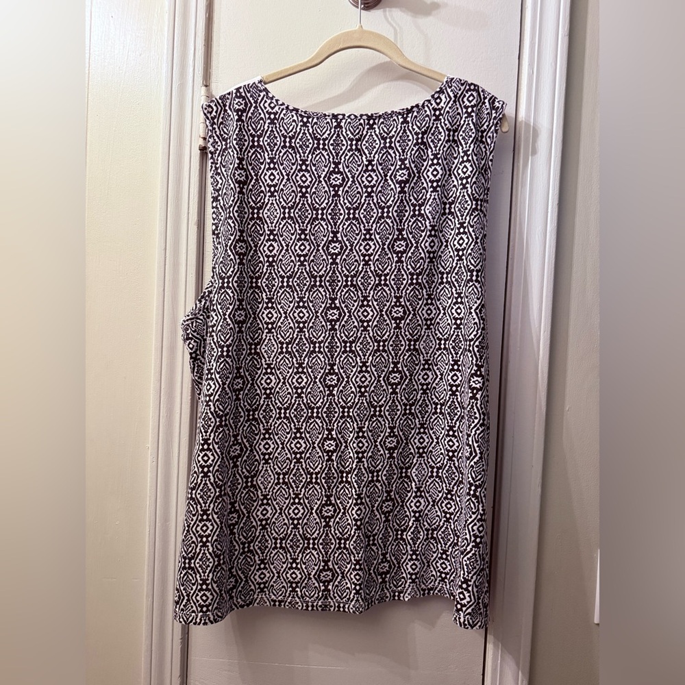 Trio of Women’s plus size sleeveless tops. Nicely detailed in a great bundle! - Picture 3 of 16